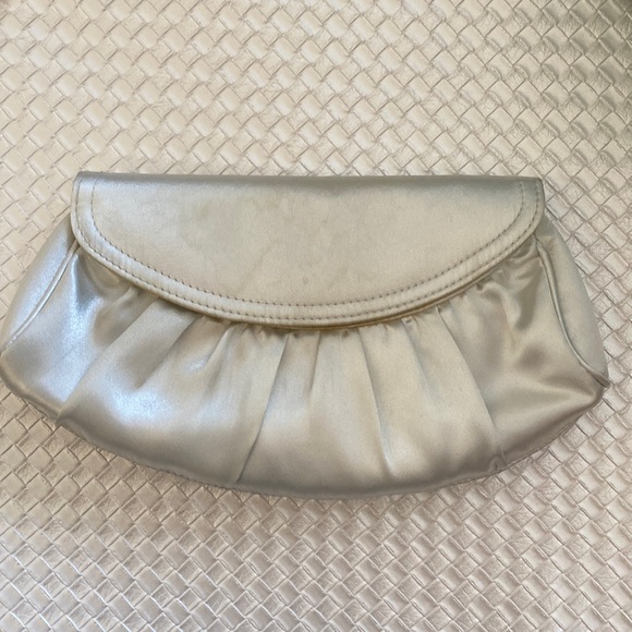 Cream Clutch Purse with Shoulder strap - Picture 1 of 4
